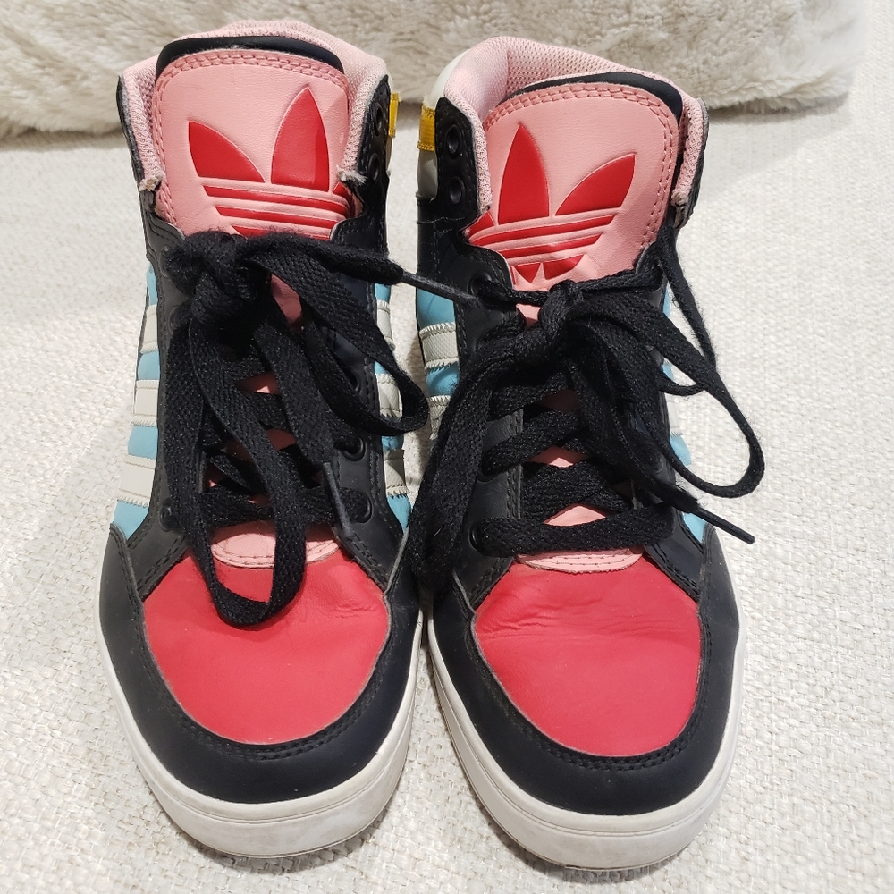 Adidas High Top snickers size 4